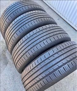 235 60 18 Hankook tires Con 80% de Vida Las 4