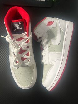 Jordan 1 Mid Hare Size 6.5y