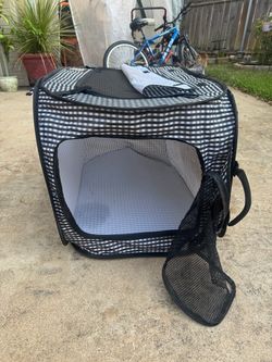 Collapsible doggie kennel
