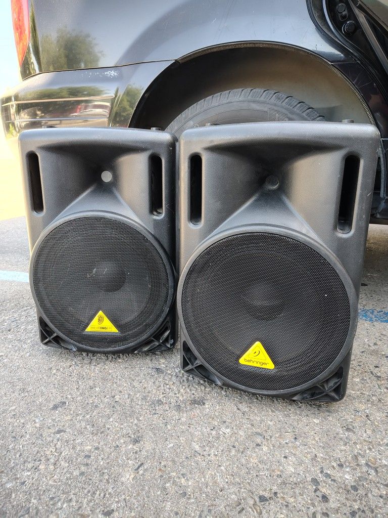 PAIR OF BEHRINGER B212XL 800 WATT 2 WAY PA SPEAKERS 