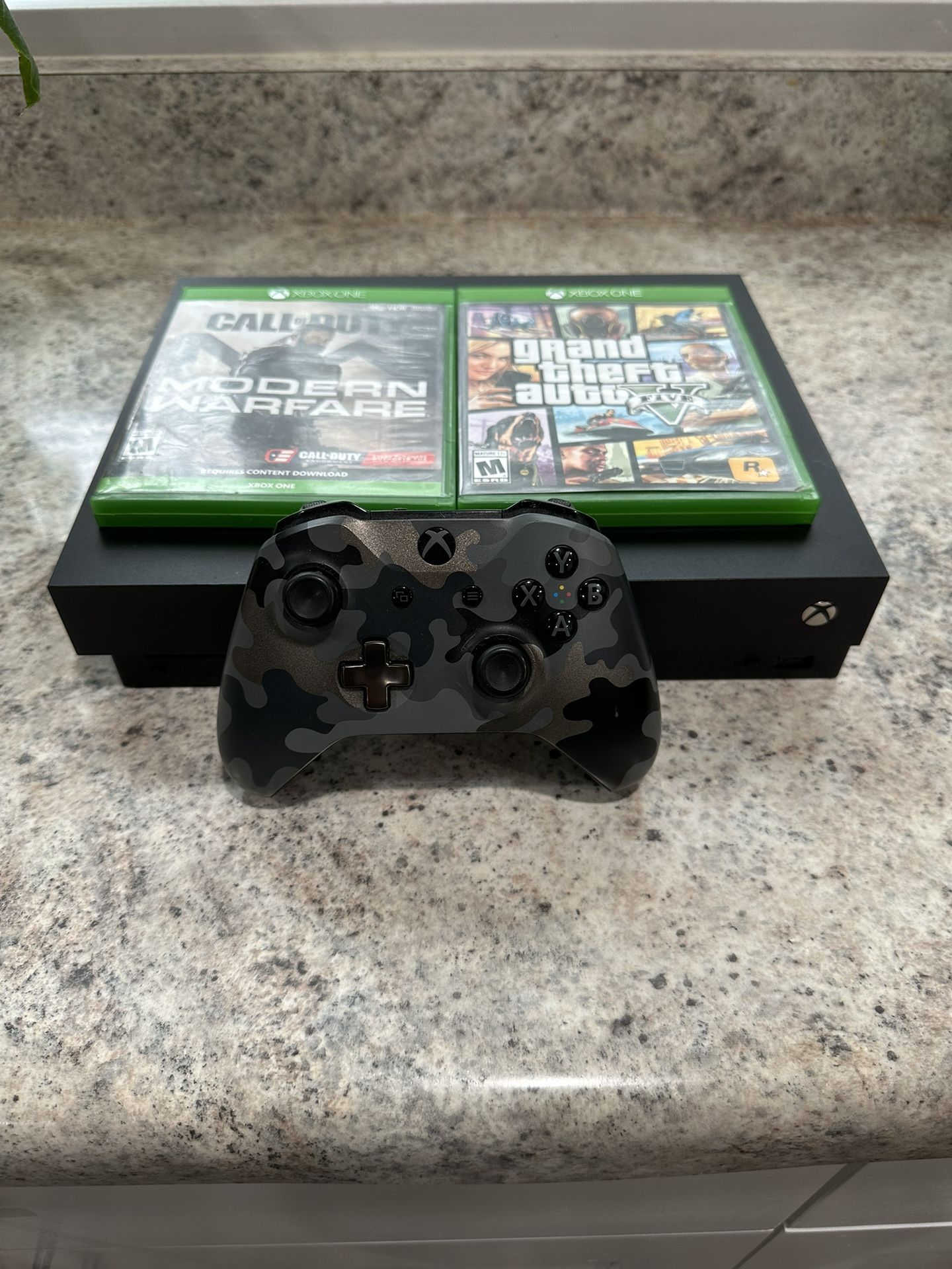 Xbox 1x and controller with GTA 5 , call of duty modern...
