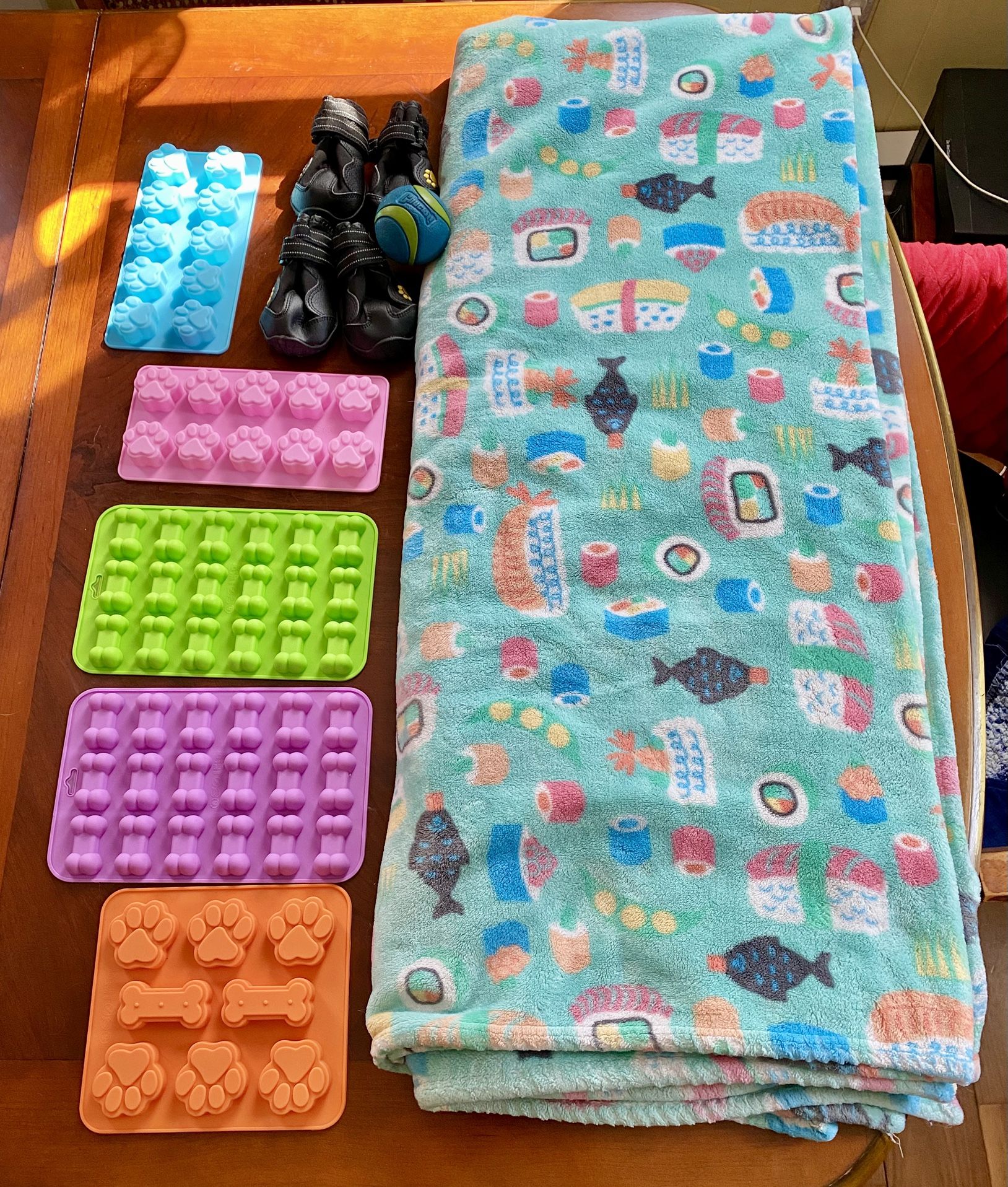 Dog Treat Mold & Blanket Bundle