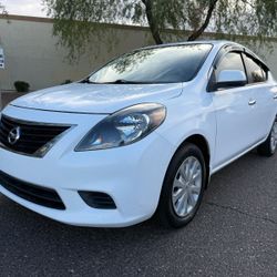 2013 NISSAN VERSA SV, LOW MILES, CLEAN AUTO-CHECK, COLD AC, GREAT ON GAS, FINANCE AVAILABLE 🚘