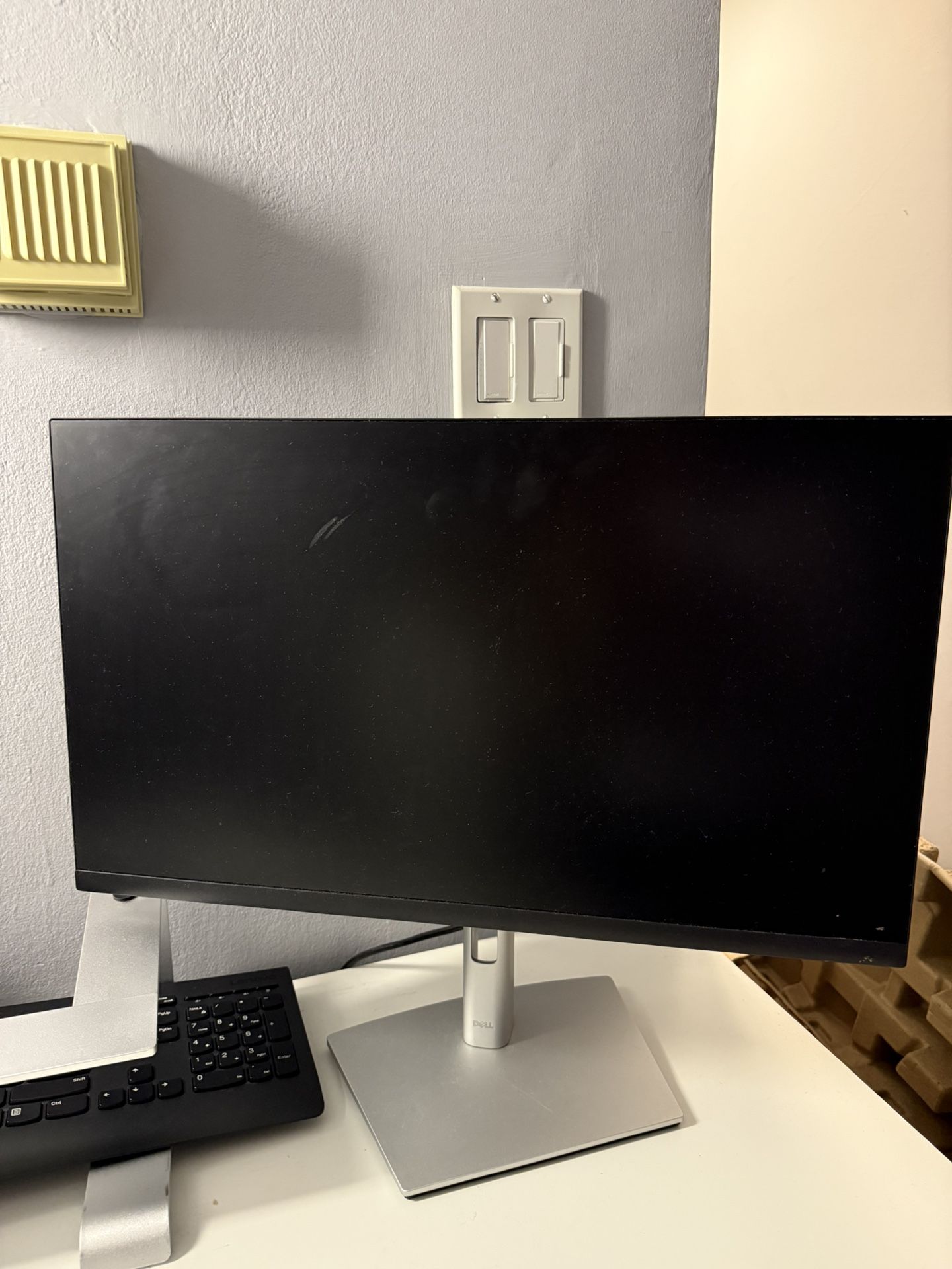 2 Desktop monitors (Dell & Lenovo)