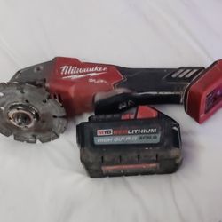 Milwaukee Grinder 1 battery 8.0