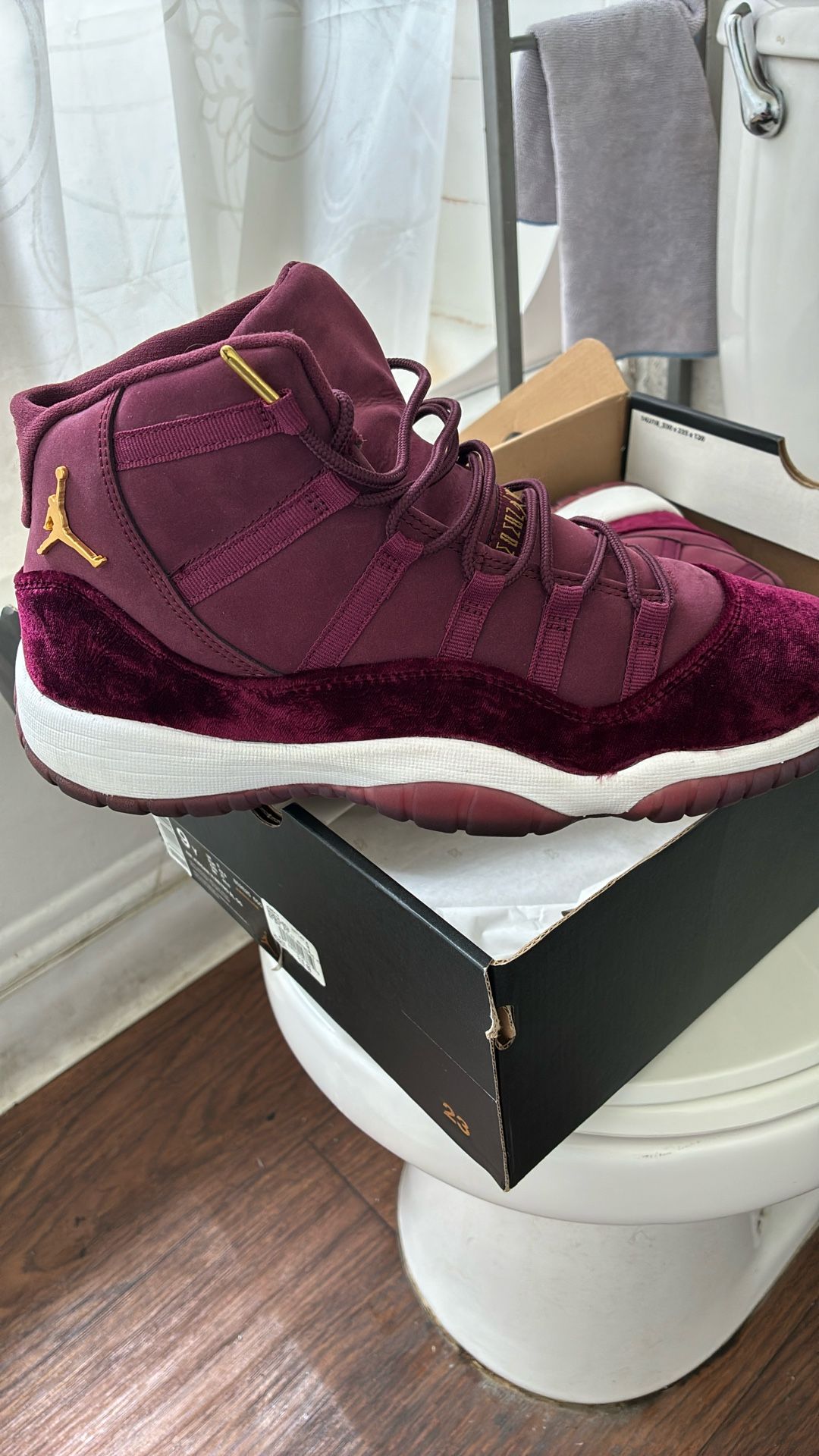 Jordan 11 Retro Size 9Y Original