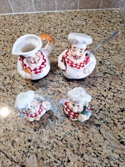 Salt and pepper set