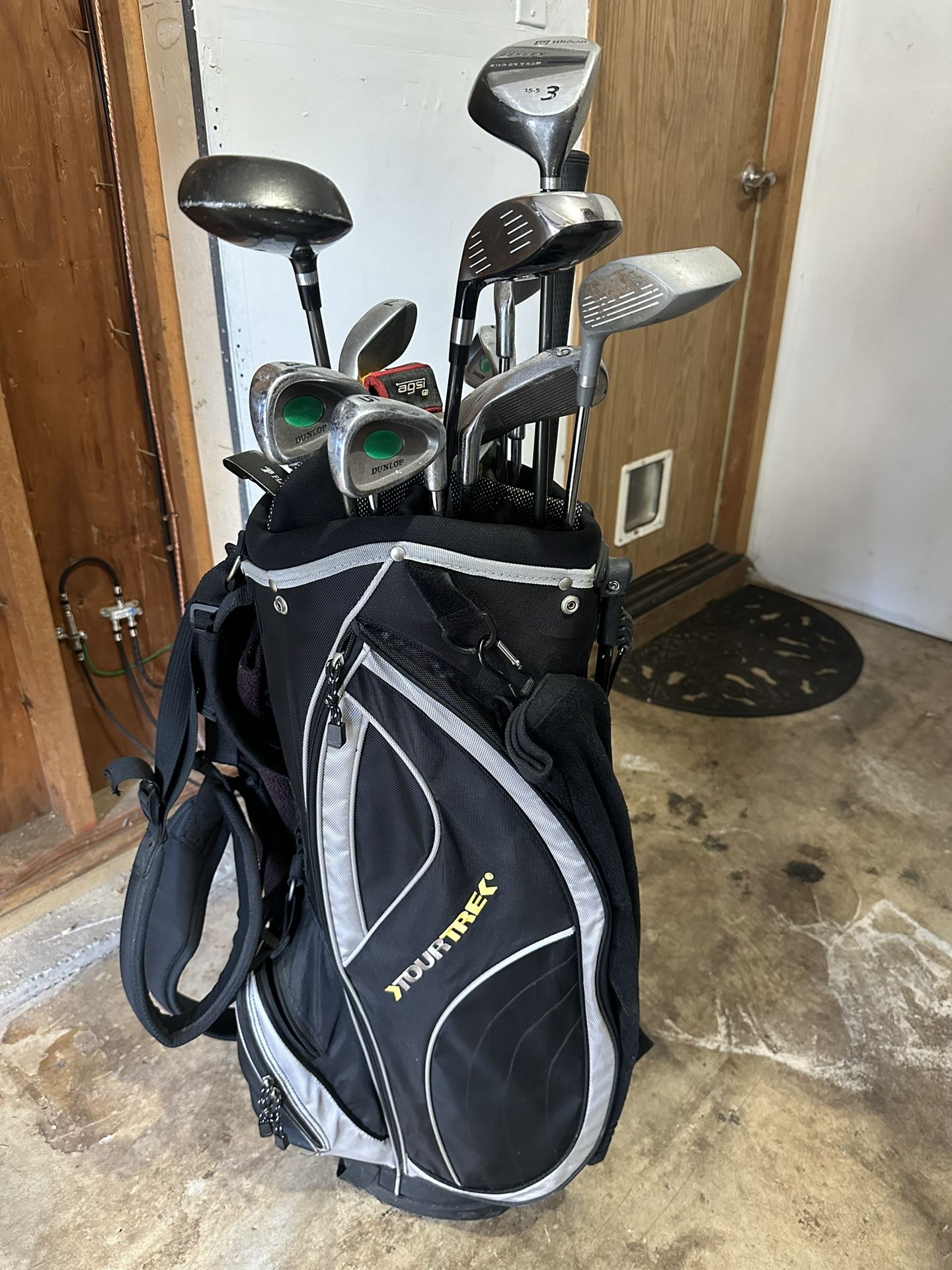 Golf Bag W/ Golf Clubs
