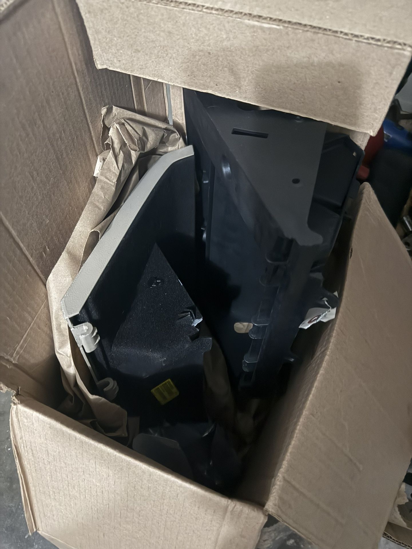 2013 Chrysler 300 Glovebox