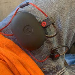 Power Beats Wireless head phones