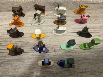 Like New - 18x Minecraft Figurines