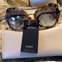 Prada SPR18S Sunglasses.