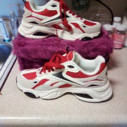 Reebok's Chunky Virtual Dad Shoe, 🔥🔥Size 10 