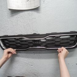 12-13 Kia Soul Upper Grille
