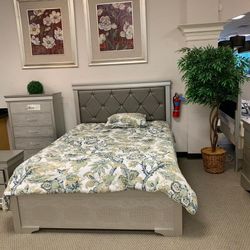 Amalia Silver Panel Bedroom Set 4 PIECE 