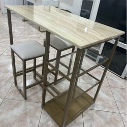 Bar / Table / Desk / Bar Stools