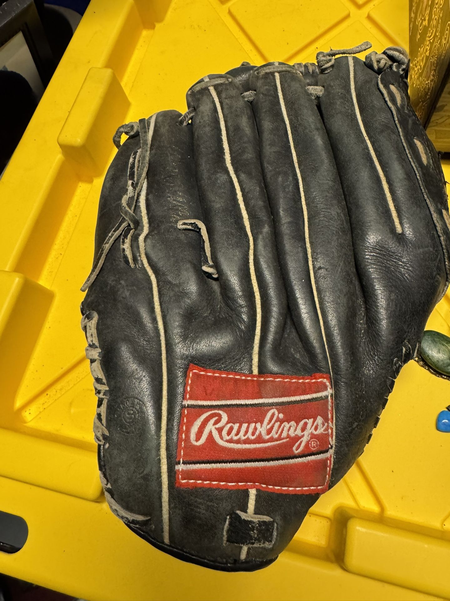 Rawlings Black Leather Baseball Glove RHT Fast Back Model