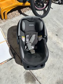 Peg Perego Infant Car Seat – Black & Gray