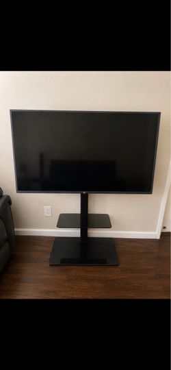 LG 50” 4K UHD Smart TV + Black Swivel TV Stand