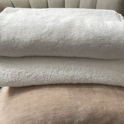 2  large White Bath Towels.100per Cent cotton  $6.00 Each. Hotel Quality .From Broyhill. Brighten Up Your Bathroom.Guest Wil Love These.