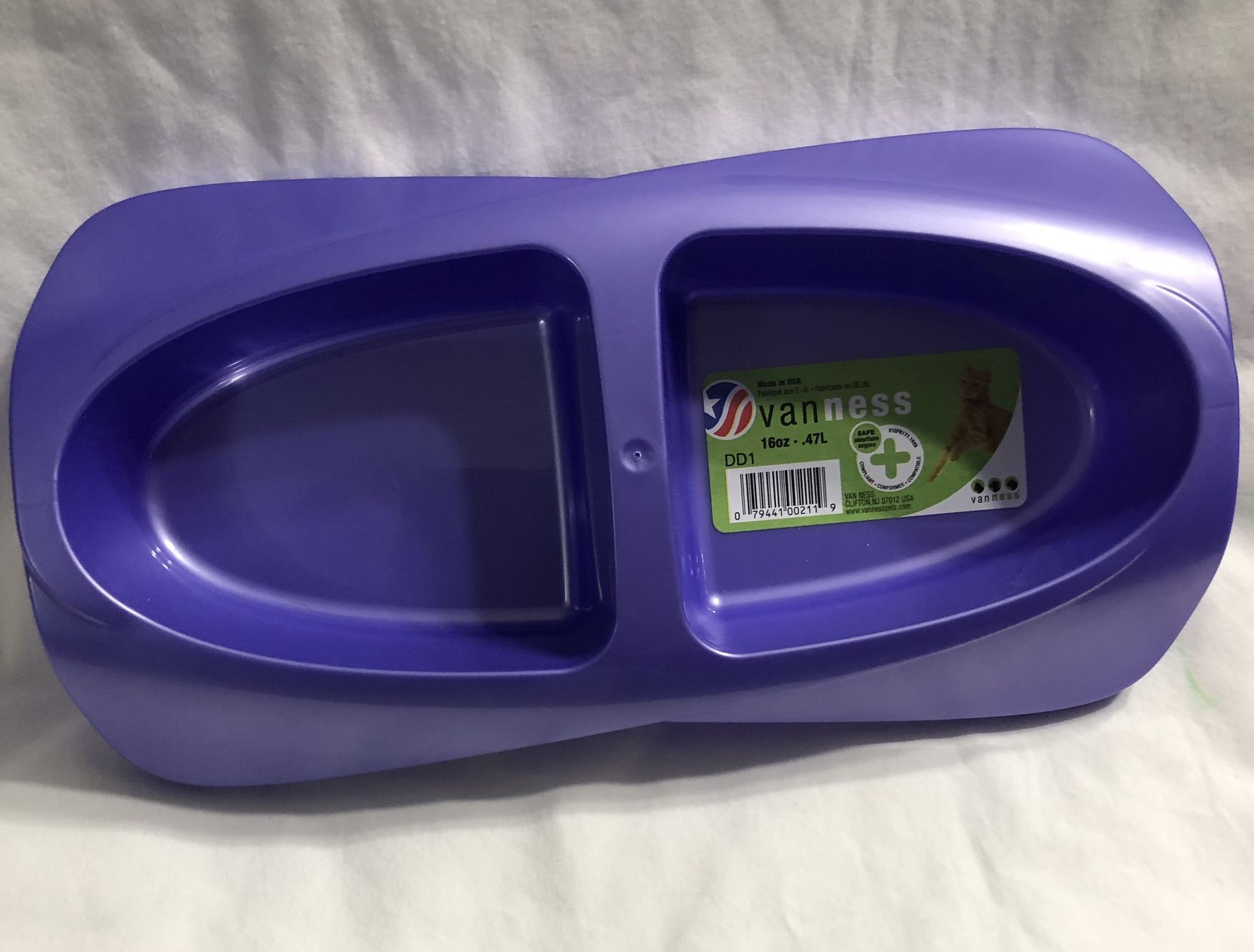 Van Ness Purple cat lightweight double Dish. 16oz