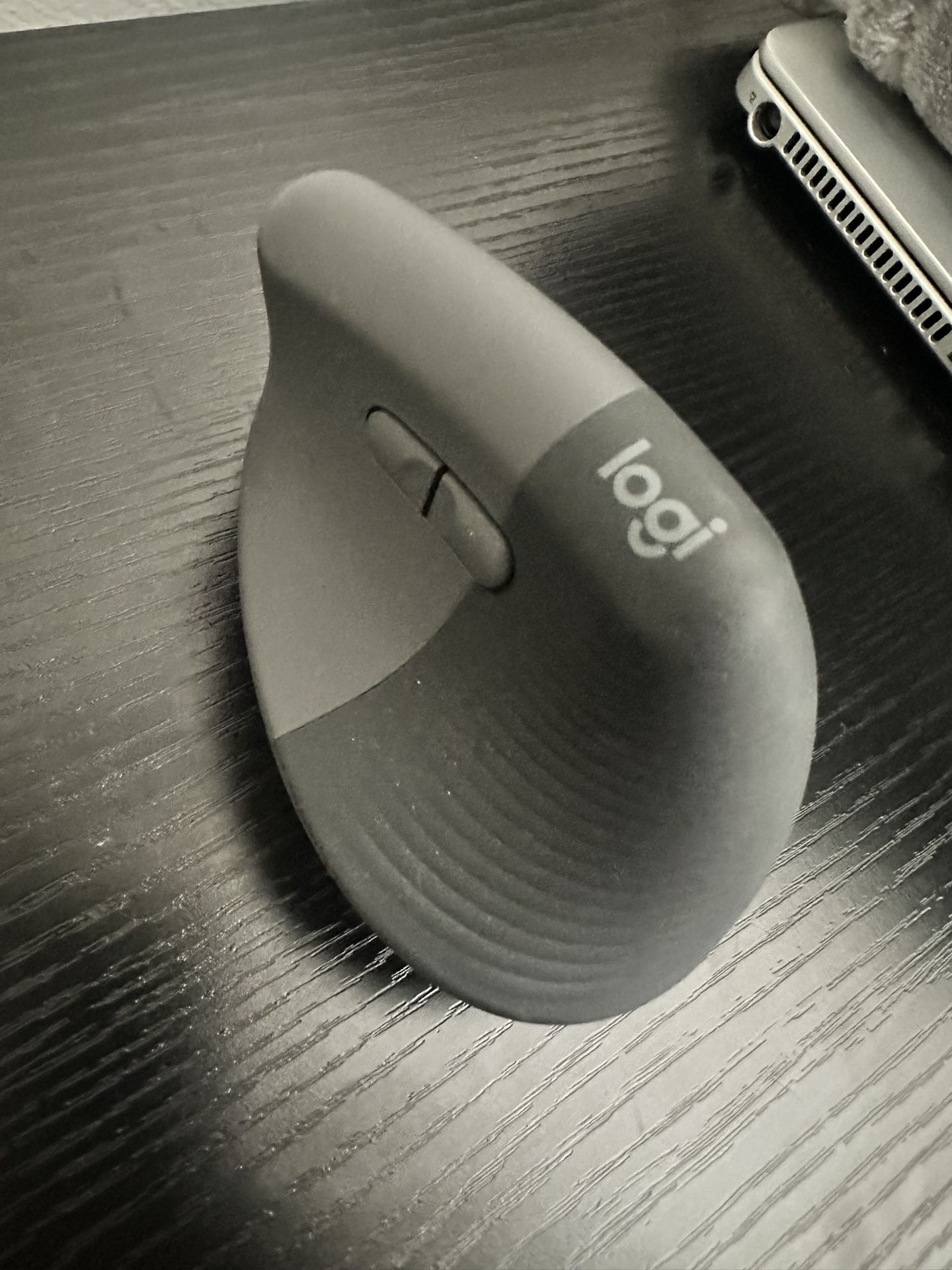 Logitech Lift Vertical Ergonomic Mouse