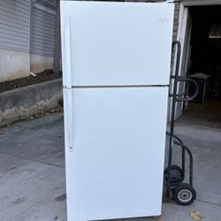 Refrigerator! 30 In Wide! Good Condition! Whirlpool ! Delivery Available! 