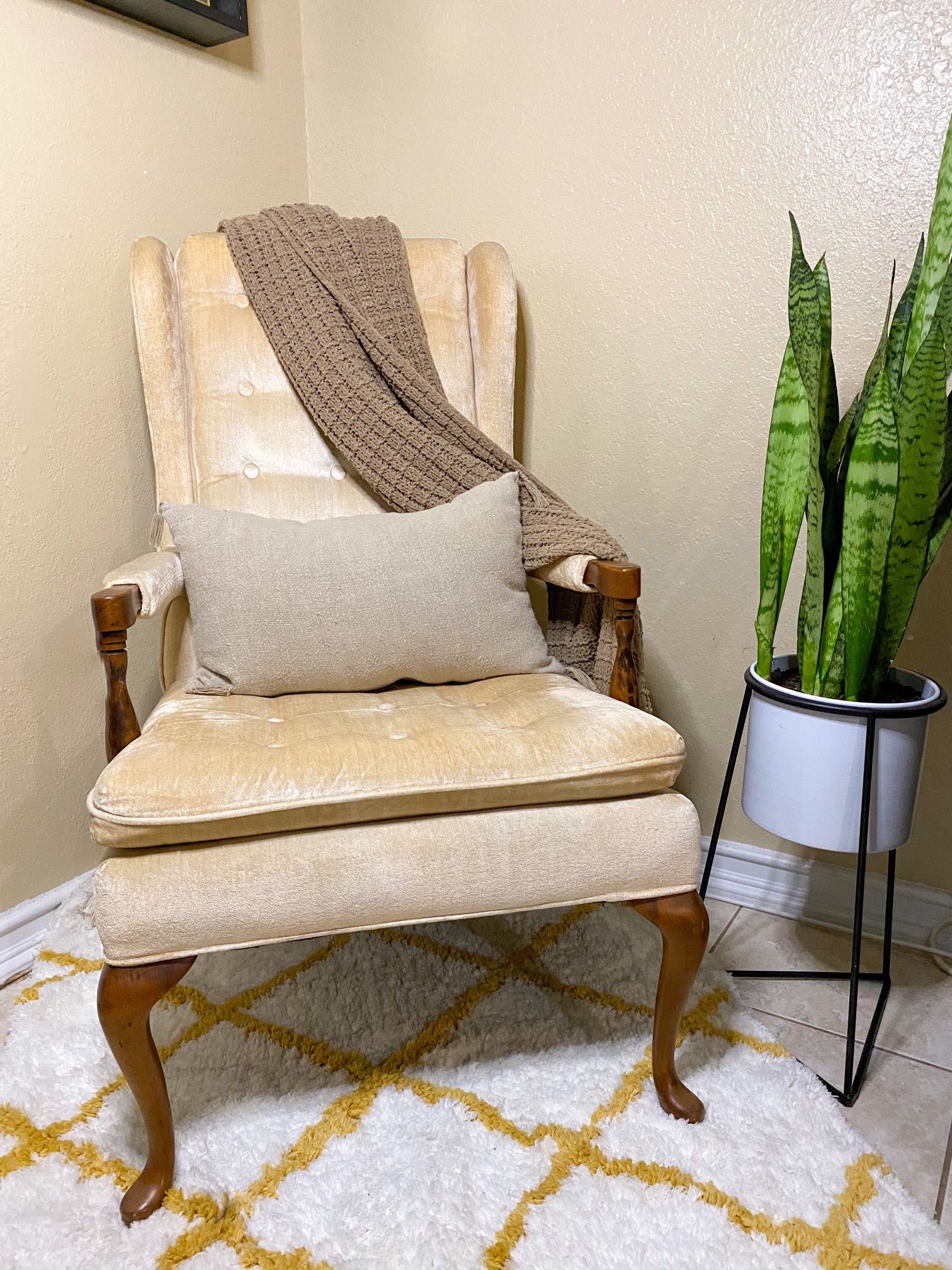 Vintage Tufted Fabric Wingback Accent Chair