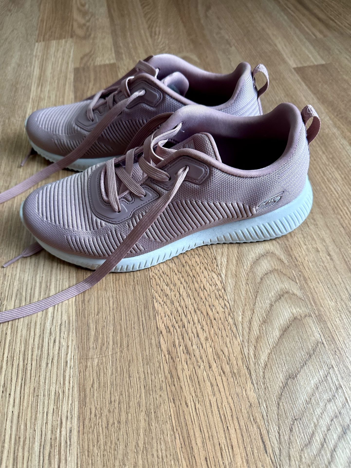 Sketchers Shoes Size 9 Pink