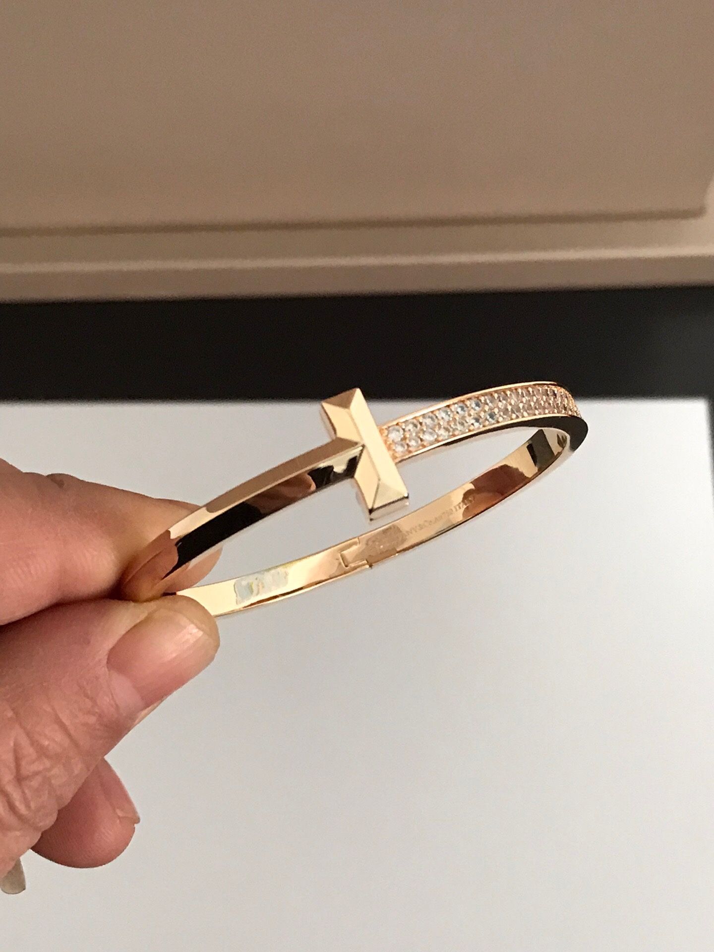 Tiffany & Co. 18K Gold Diamond Bracelet Unisex