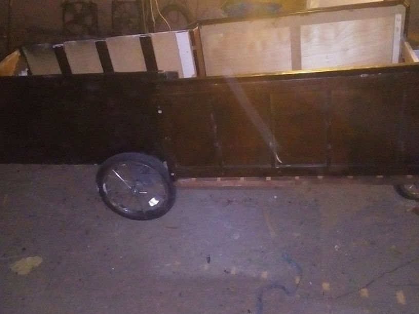 Well Built Bike Trailer Can Hold Up To 500 Lbs