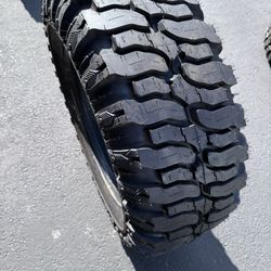 (1) 35x12.50R20 Super Swamper Interco 