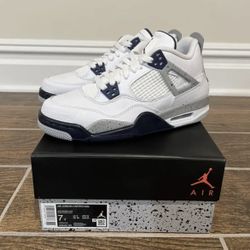 Jordan 4 Retro “Midnight Navy” Sz 7Y