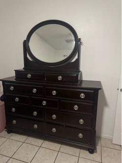 Dresser