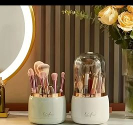 Brushes Organizer 