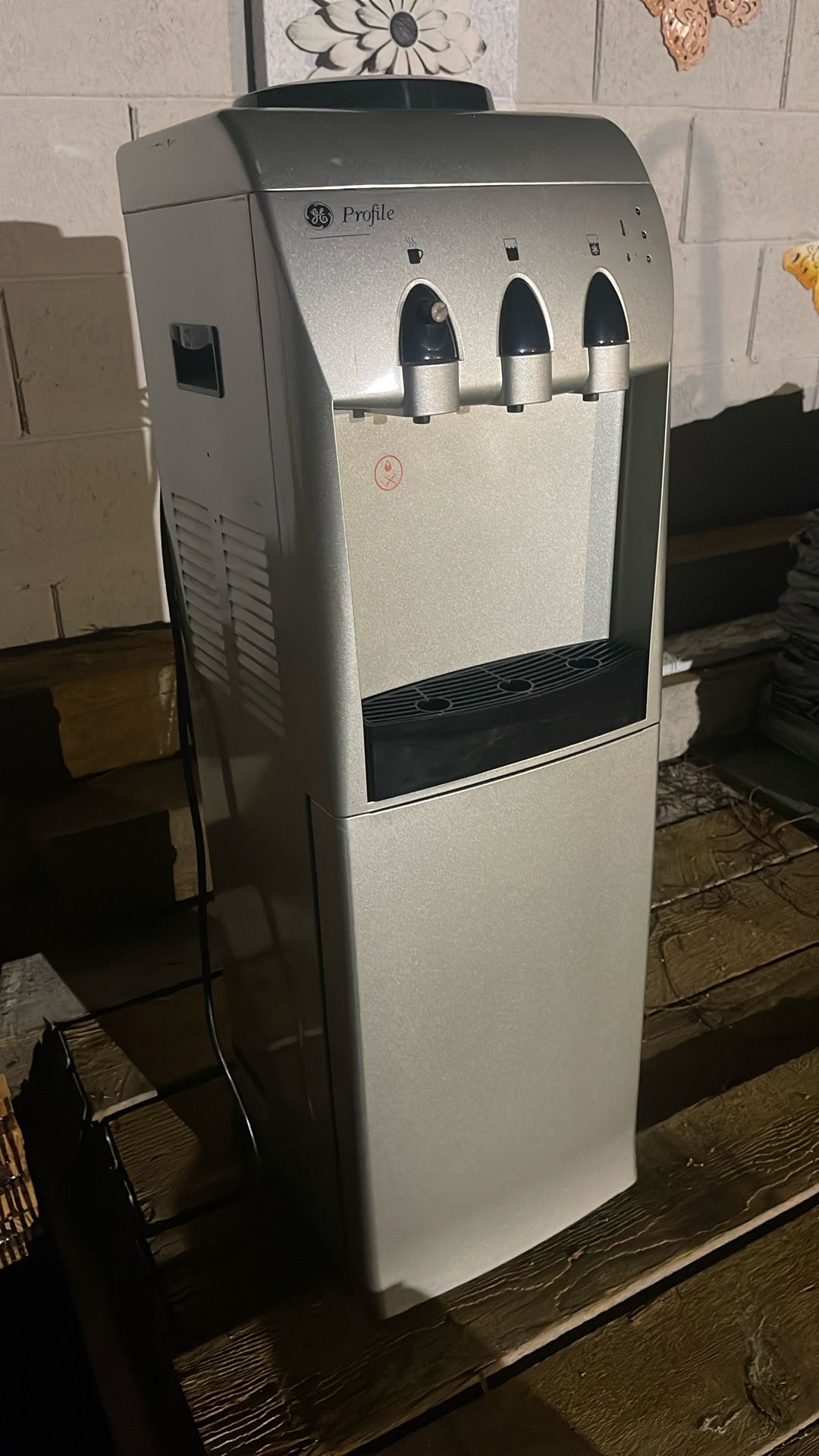 Vendo Vevedero De Agua Y Refrijerador