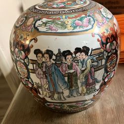 Chinoiserie Ginger Jar with Lid – Hand Painted Porcelain – Gold Trim – 11”