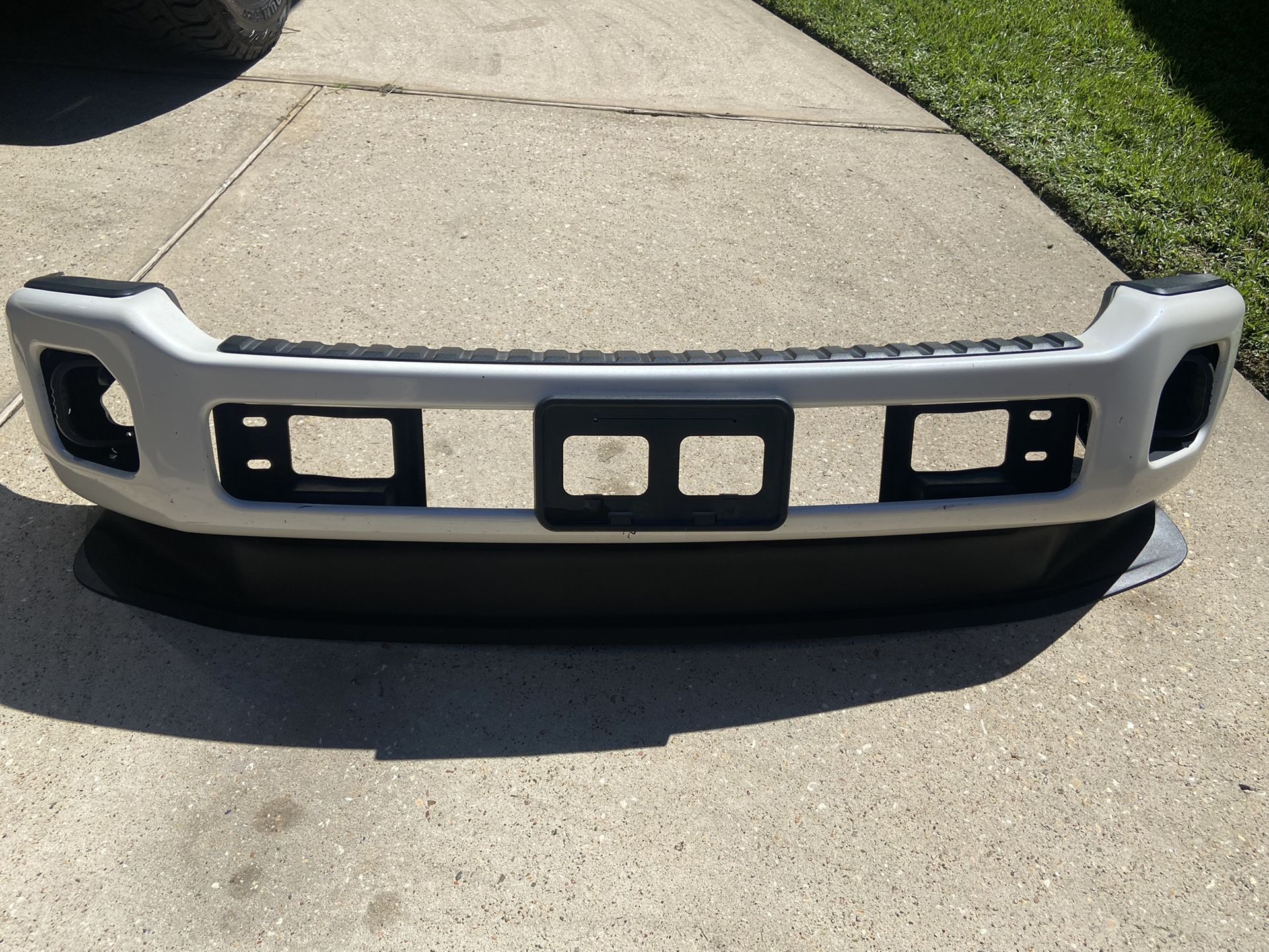 Ford F-350 Front Bumper White. Fits 2012-2016