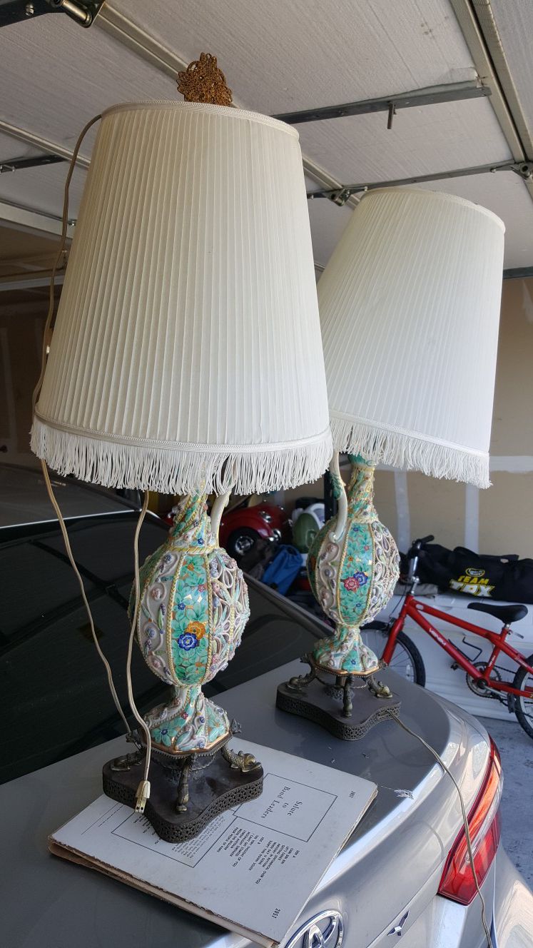 2 antique lamps green and white