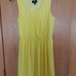 Womens size Large,  iZ Yellow Lined Dress