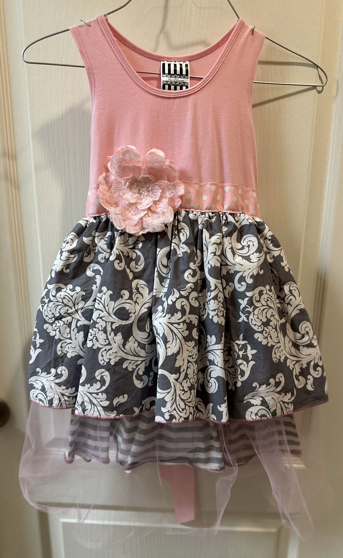 "She Bloom" Boutique 5t Gray & Pink Sleeveless dress-Like new