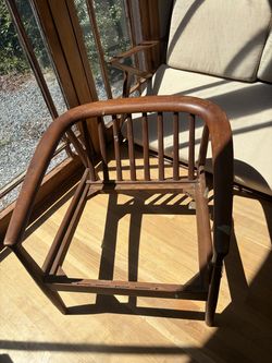 VINTAGE MID-CENTURY MODERN BARREL-BACK SPINDLE LOUNGE CHAIR