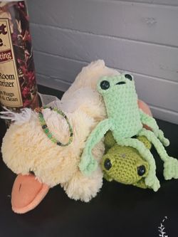 Stuffies? Free bracelet thing
