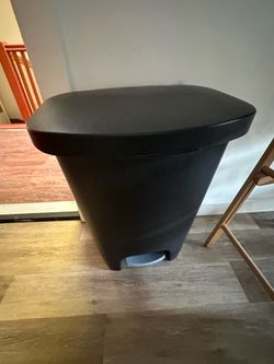 Glad Step Trash Can