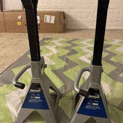 One pair of Ratcheting jack stands