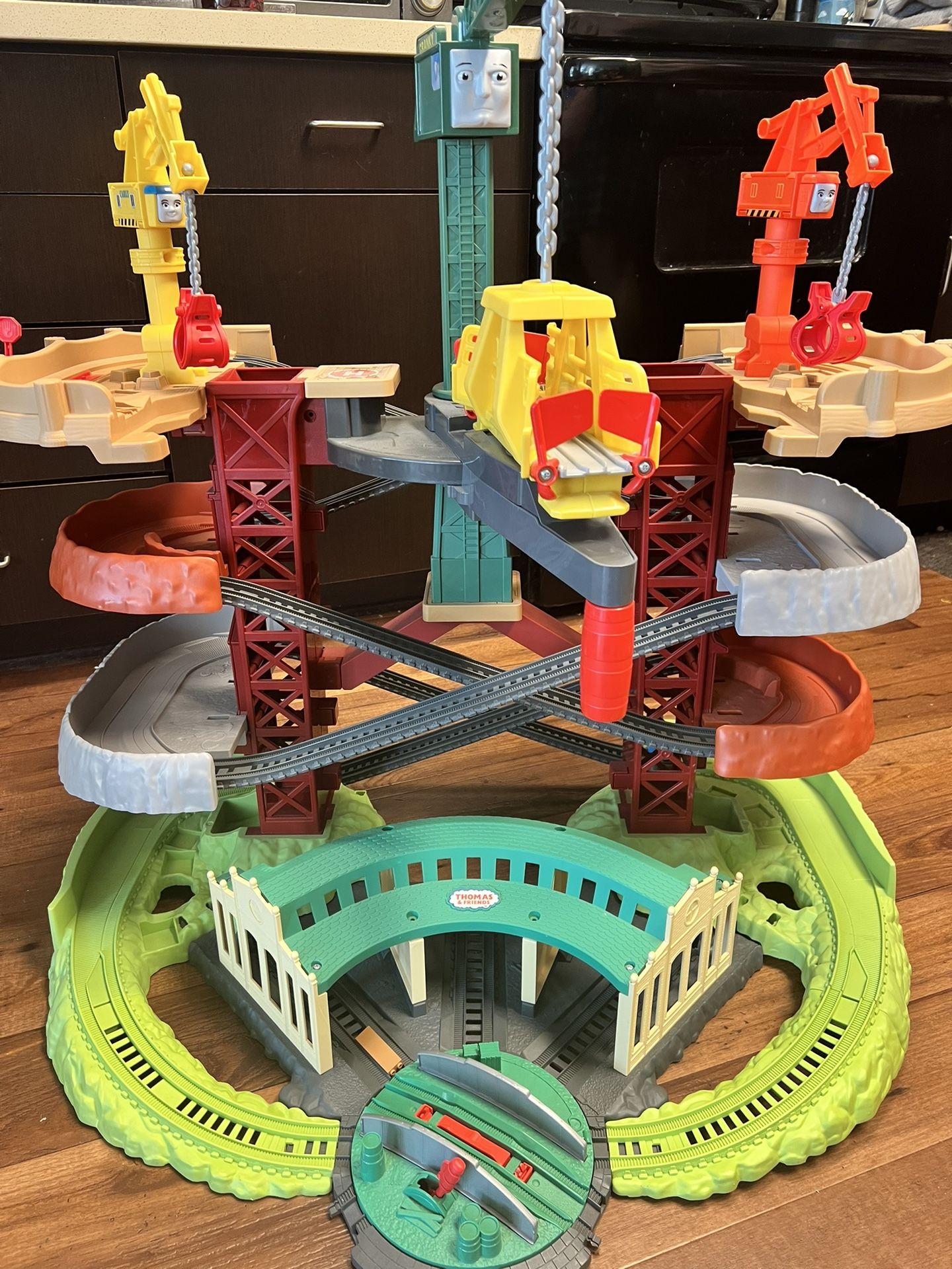 Thomas And Friends- Trains & Cranes Super Tower In Excellent Condition