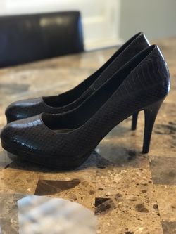 New Heels size 8 - shoes Never worn