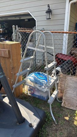 Misc Pool Items, Ladder, & Pump