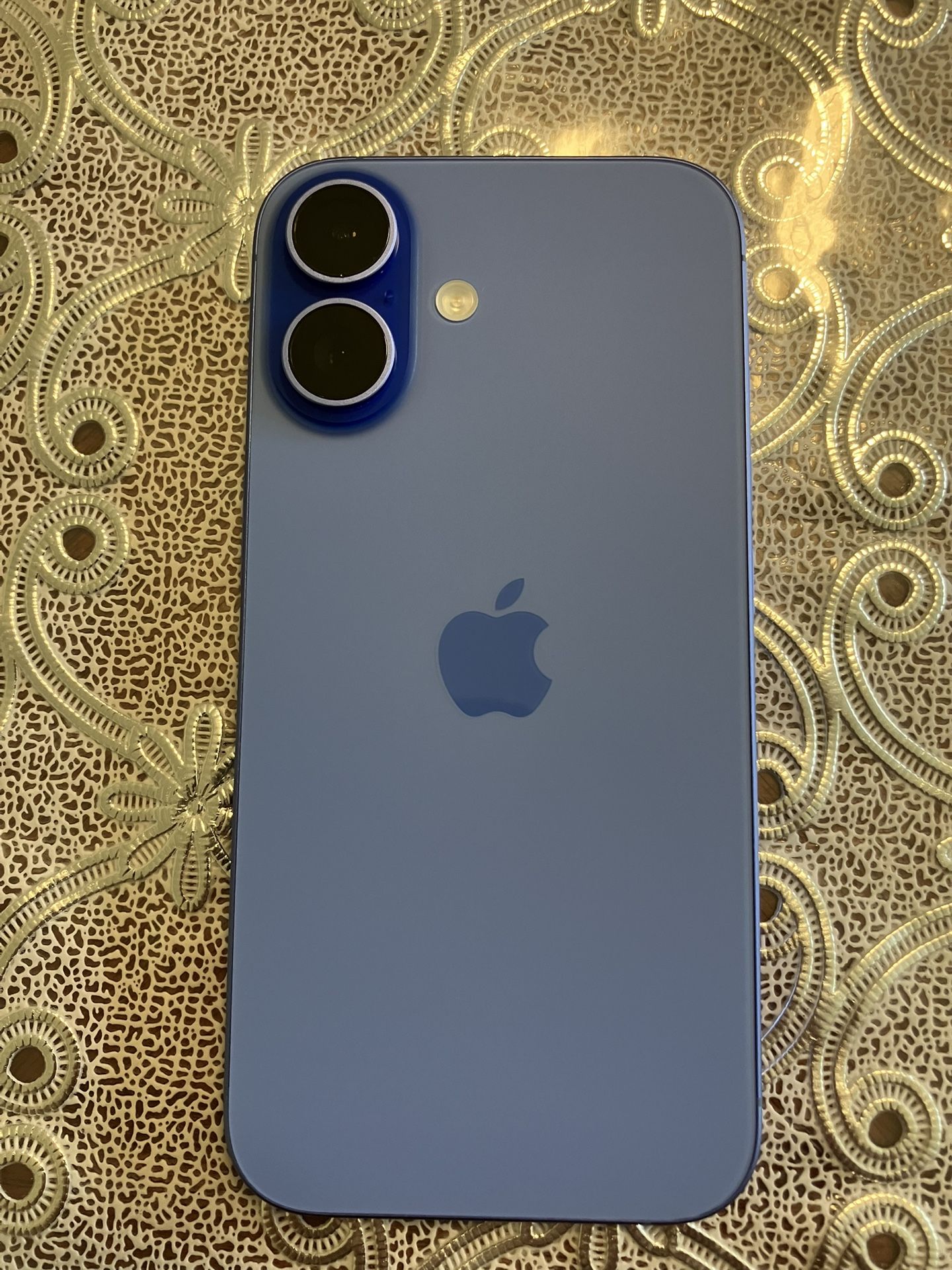 iPhone 16 {{256GB}}”