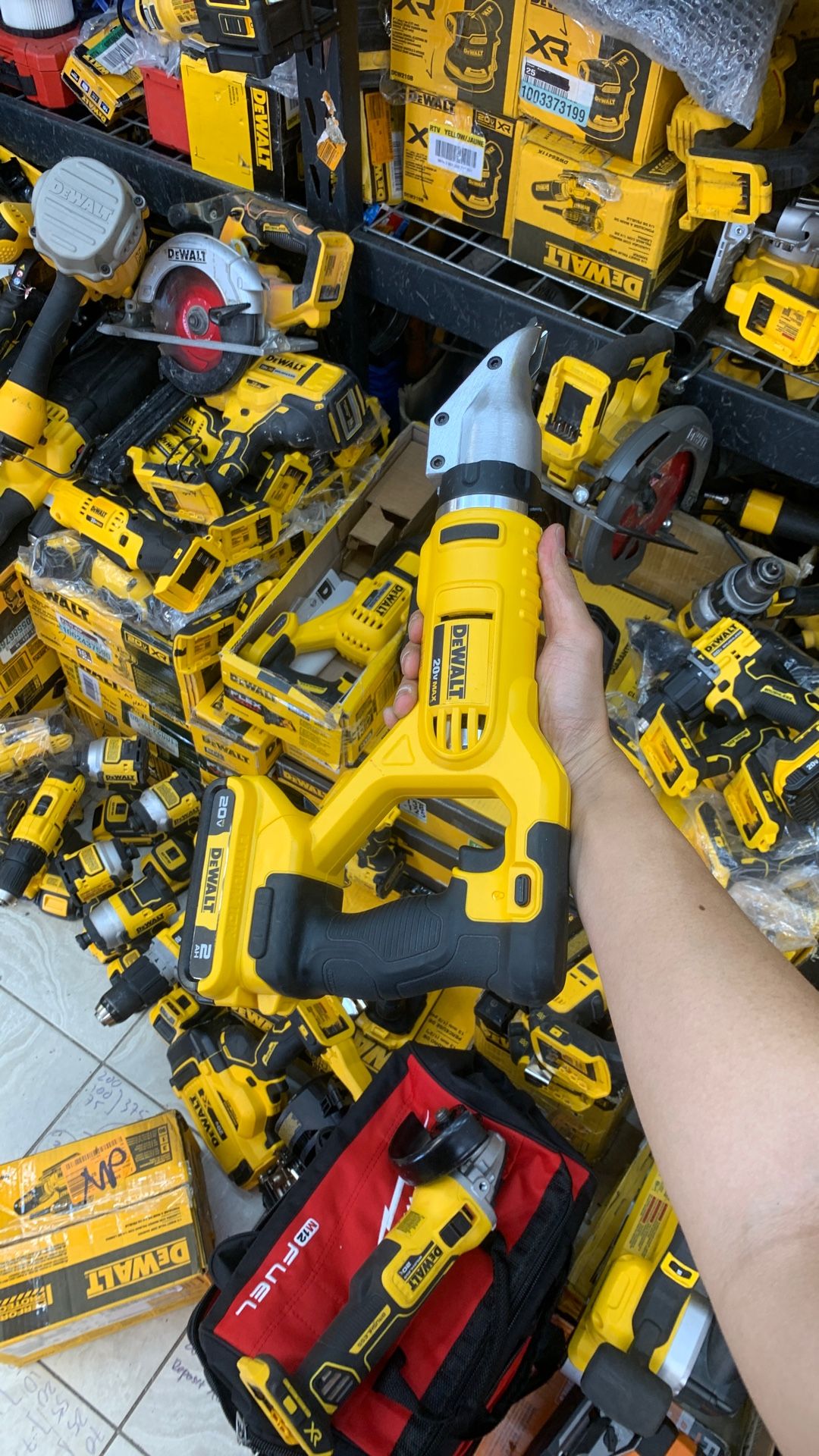 Dewalt 20v Cordless 18Ga Double Cut Shear With Bar